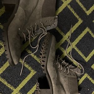 Market & Spruce Women’s Boots Mid Grey size 10